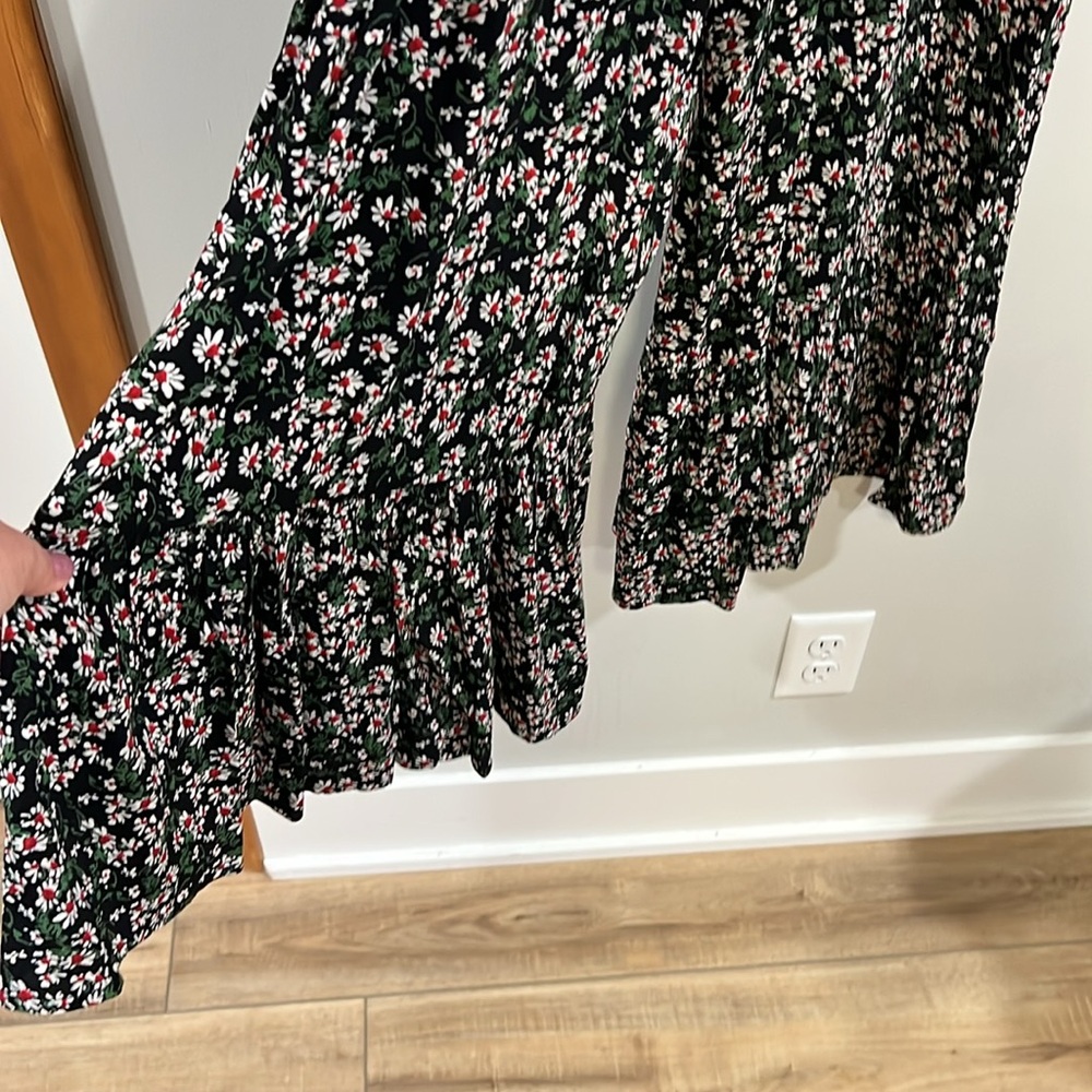 Maeve - 2, Black Floral Jumpsuit with V-Neck and Wide-Leg Design - Picture 11 of 11